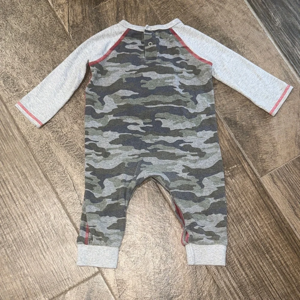 Mud Pie Gray and Green Camo Santa Boys Onesie - Picture 2 of 2